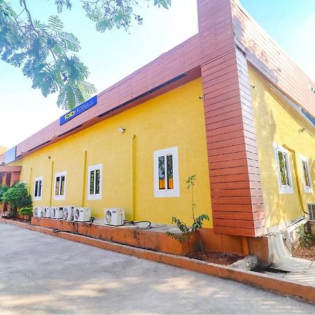 Fabexpress Airport Stay Inn - Nr Hyderabad International Airport, Shamshabad Esterno foto