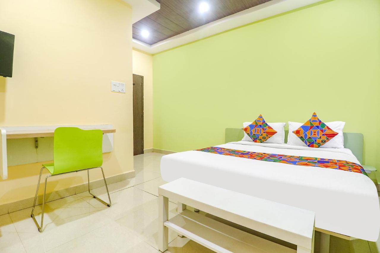 Fabexpress Airport Stay Inn - Nr Hyderabad International Airport, Shamshabad Esterno foto