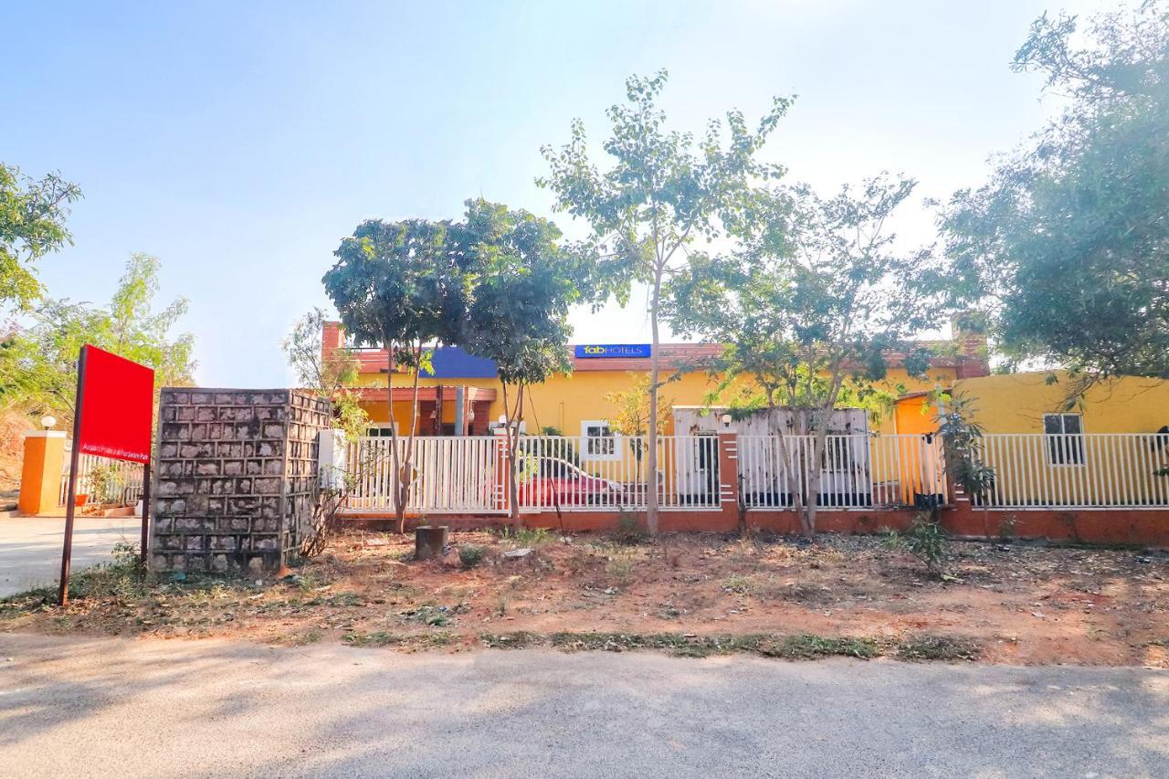 Fabexpress Airport Stay Inn - Nr Hyderabad International Airport, Shamshabad Esterno foto
